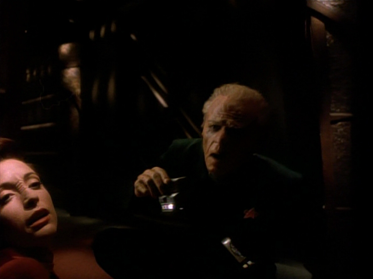 extant_StarTrek_DS9_3x18-DistantVoices_02295.jpg