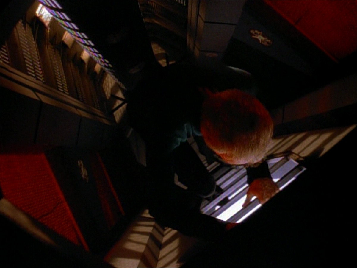 extant_StarTrek_DS9_3x18-DistantVoices_02367.jpg