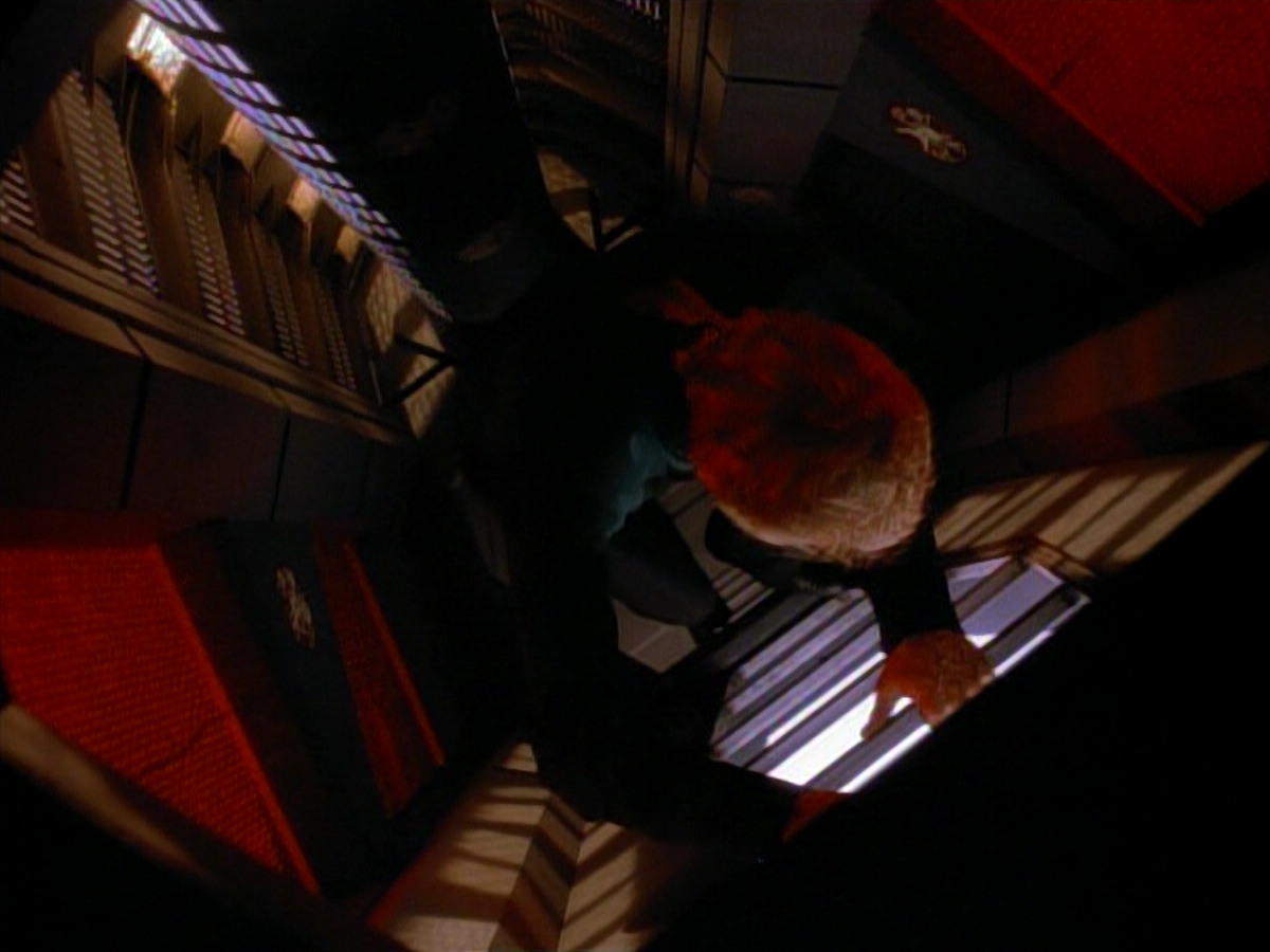extant_StarTrek_DS9_3x18-DistantVoices_02368.jpg