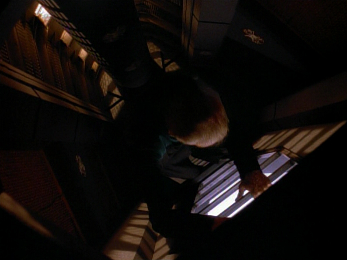extant_StarTrek_DS9_3x18-DistantVoices_02369.jpg