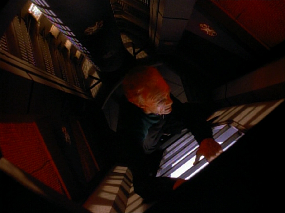 extant_StarTrek_DS9_3x18-DistantVoices_02370.jpg