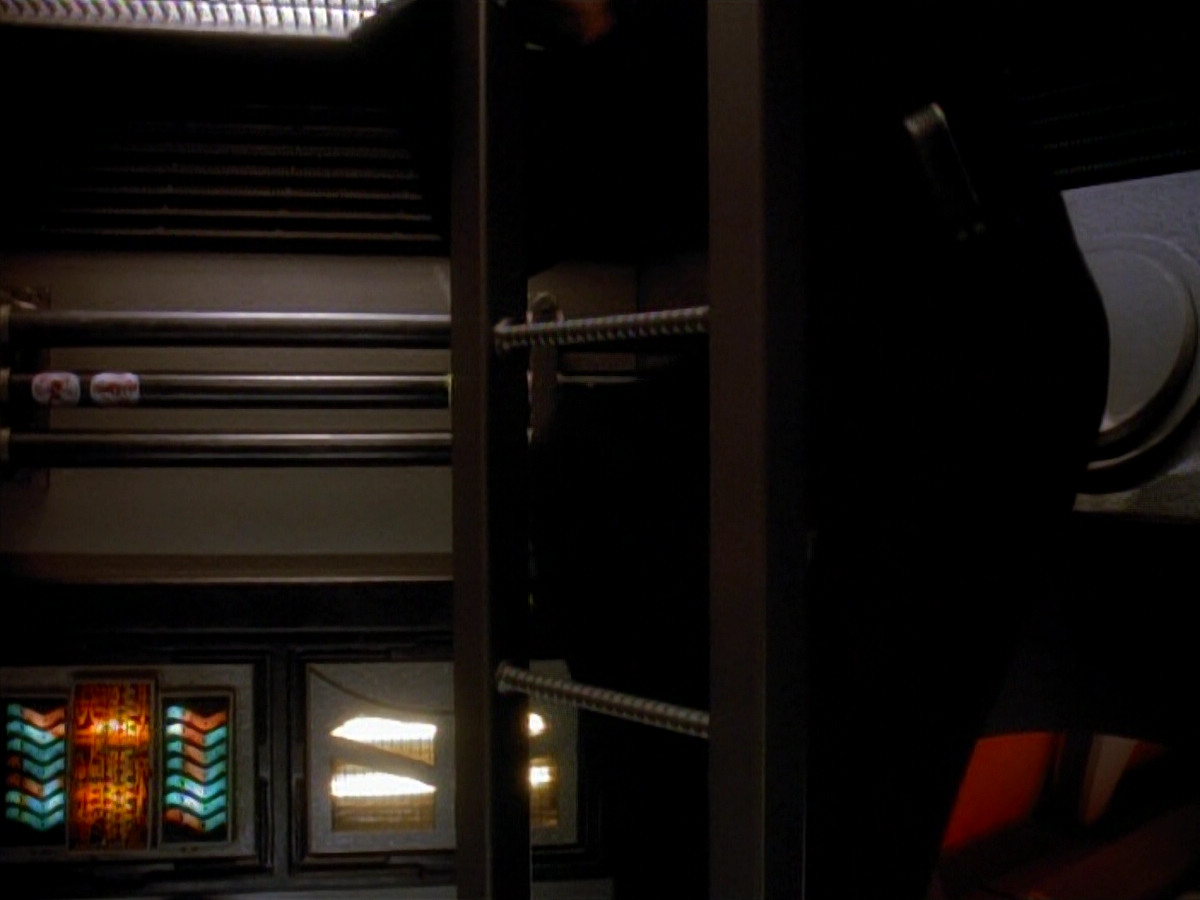 extant_StarTrek_DS9_3x18-DistantVoices_02373.jpg