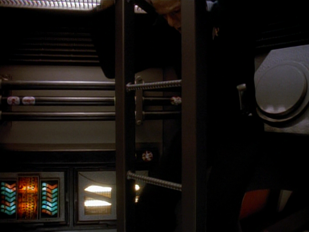 extant_StarTrek_DS9_3x18-DistantVoices_02374.jpg