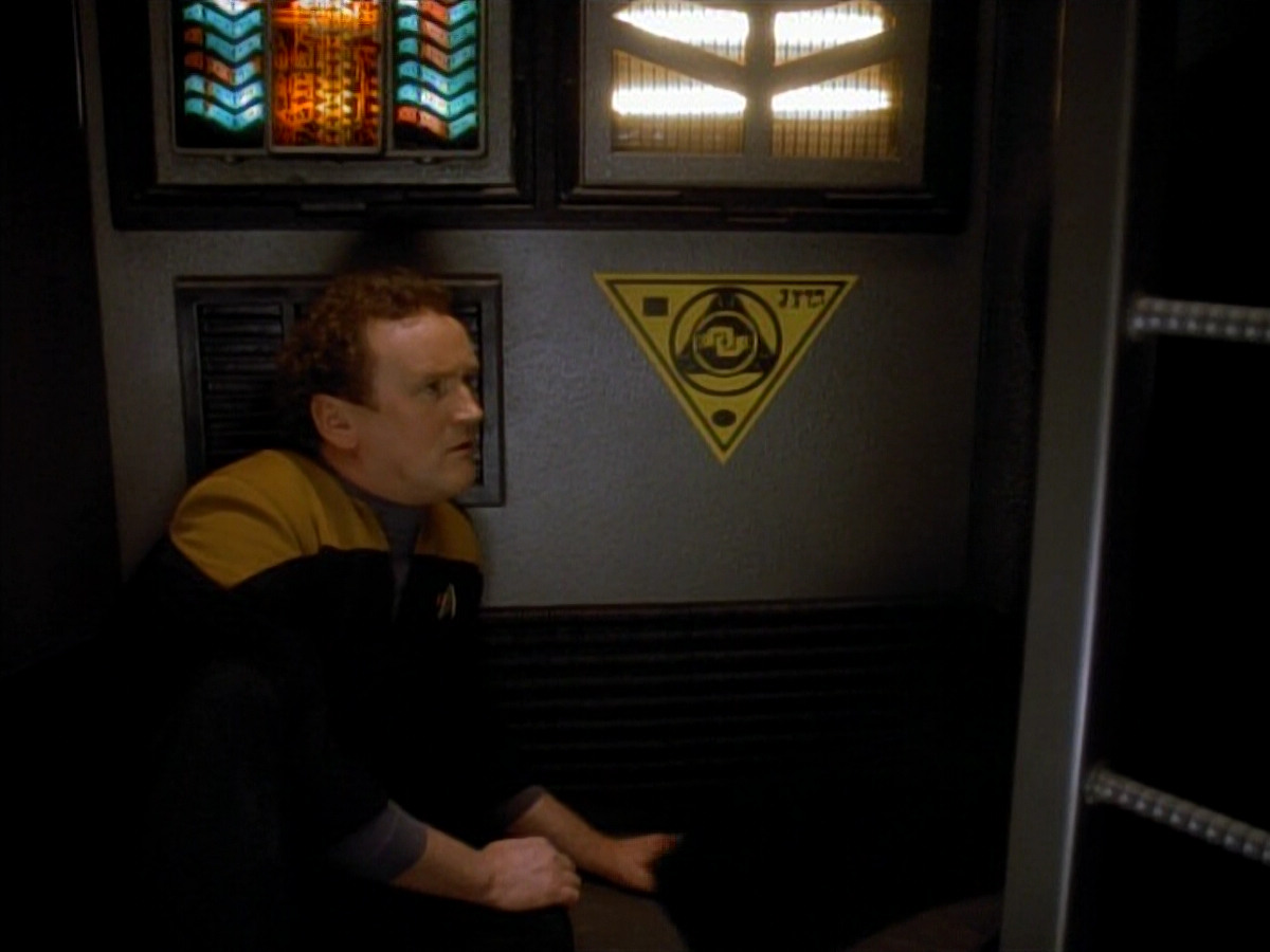 extant_StarTrek_DS9_3x18-DistantVoices_02424.jpg