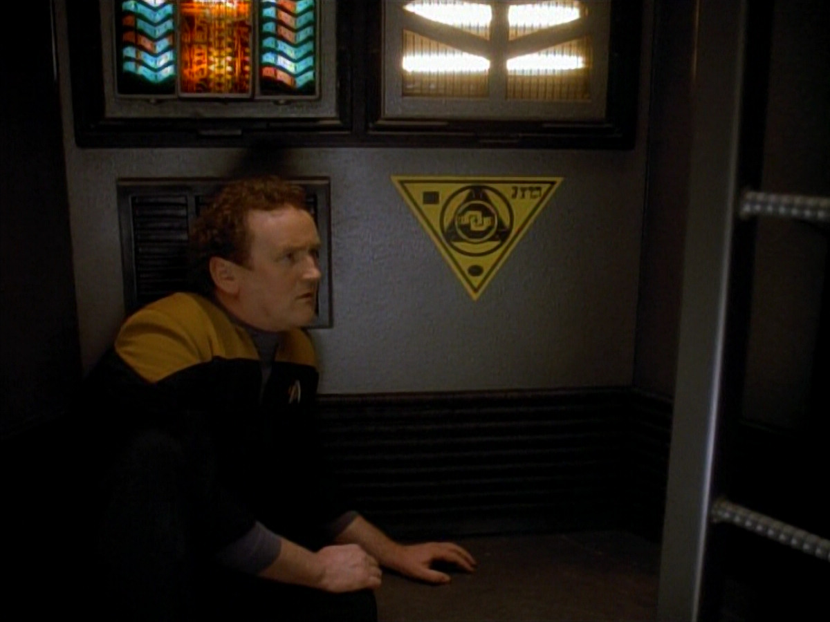 extant_StarTrek_DS9_3x18-DistantVoices_02425.jpg