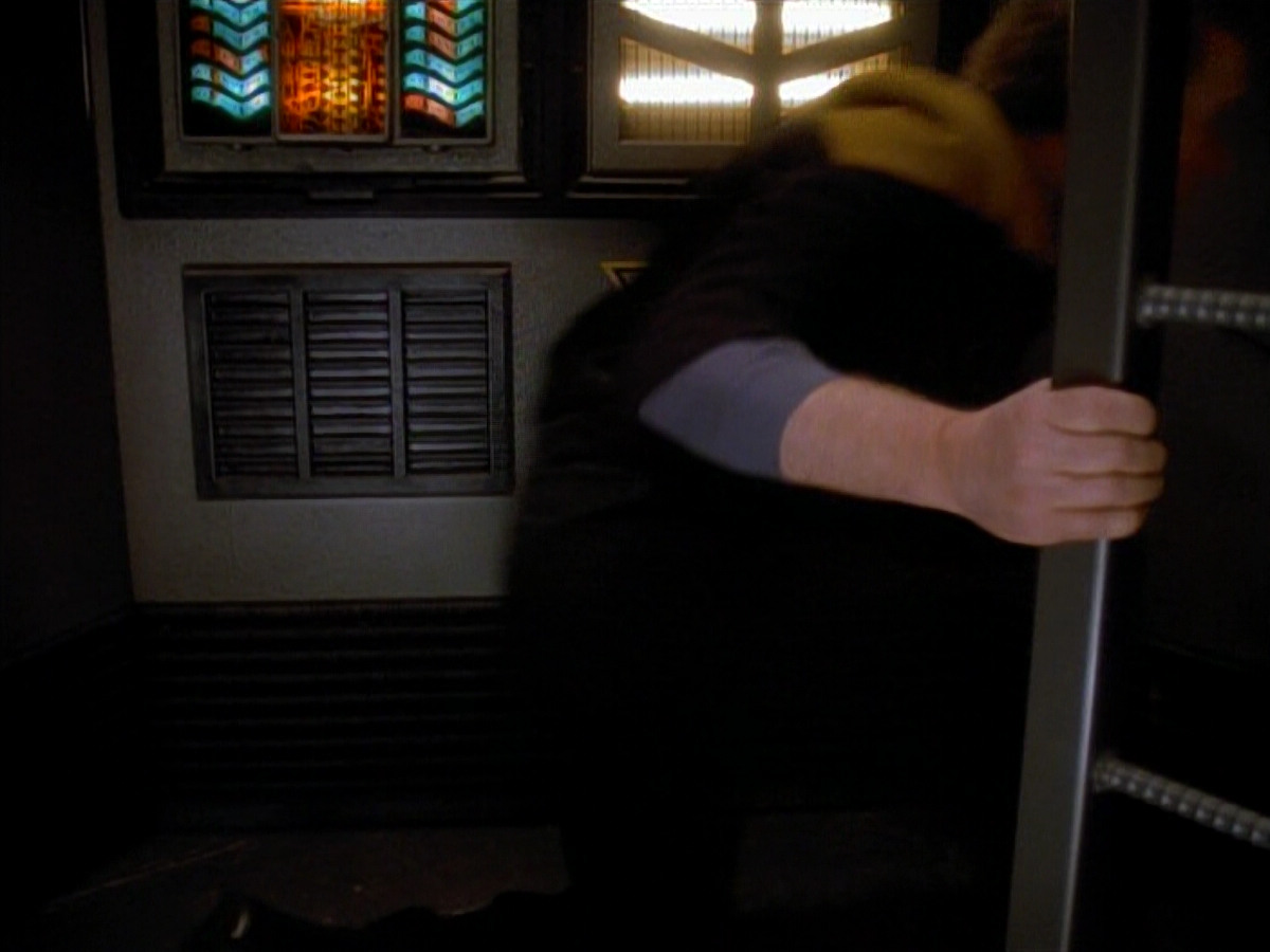 extant_StarTrek_DS9_3x18-DistantVoices_02429.jpg