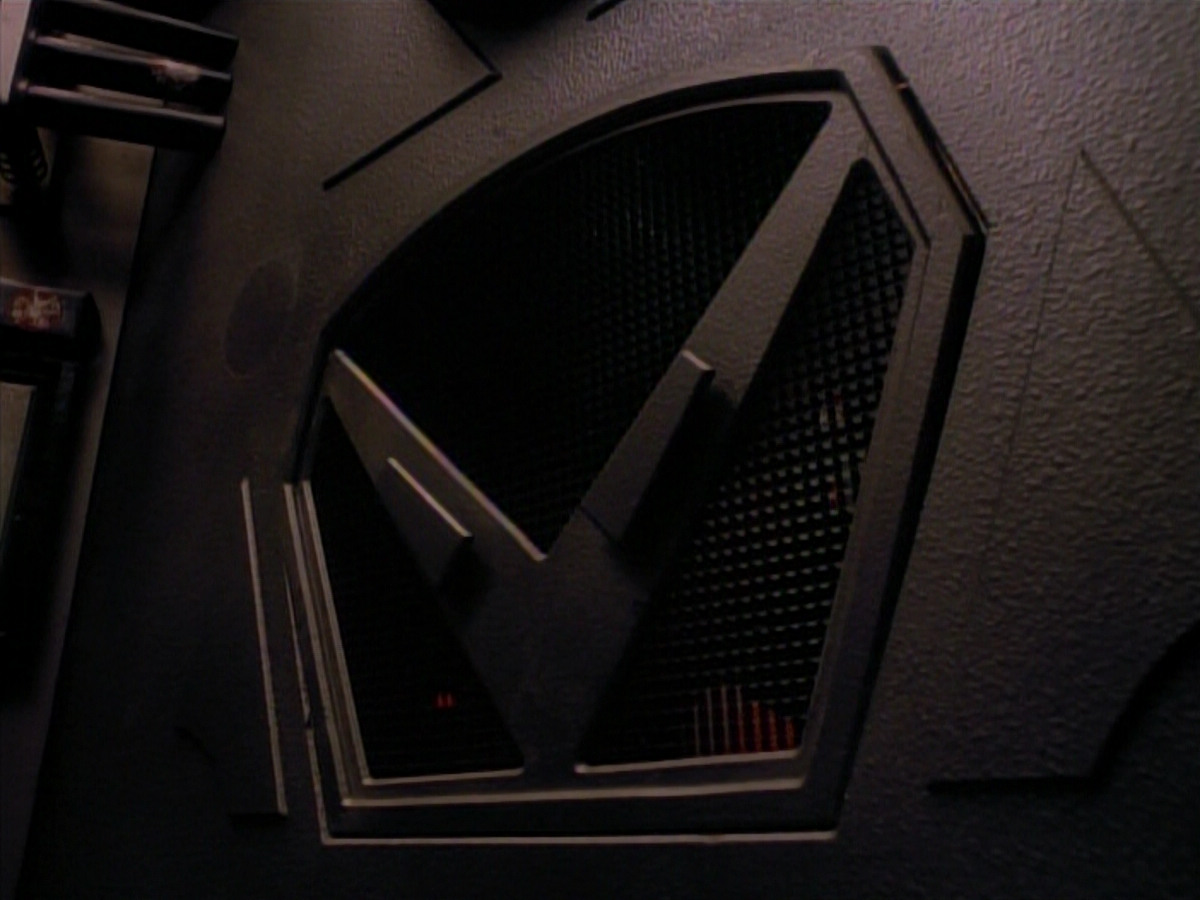 extant_StarTrek_DS9_3x18-DistantVoices_02453.jpg