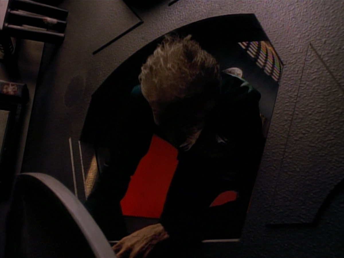 extant_StarTrek_DS9_3x18-DistantVoices_02456.jpg
