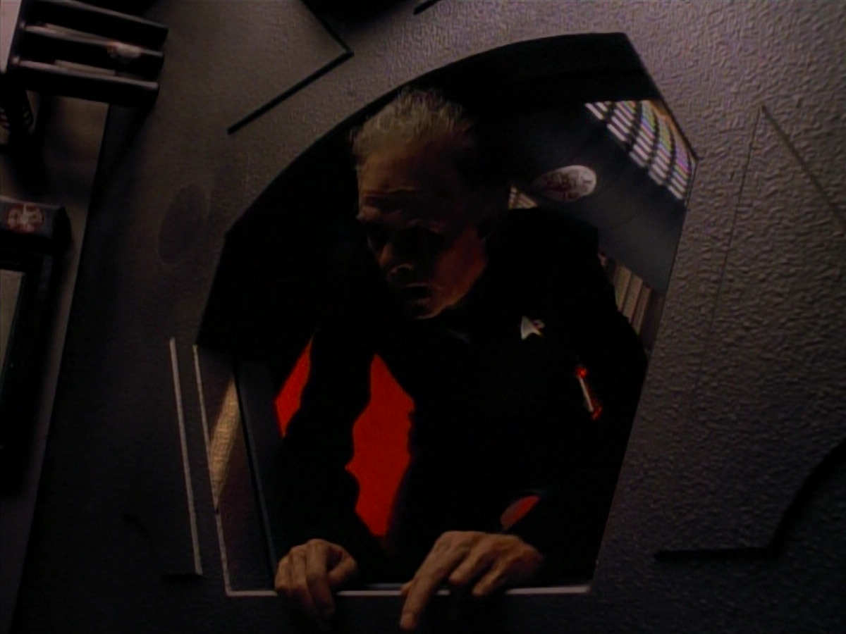 extant_StarTrek_DS9_3x18-DistantVoices_02459.jpg