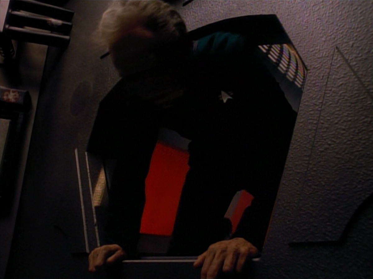 extant_StarTrek_DS9_3x18-DistantVoices_02461.jpg