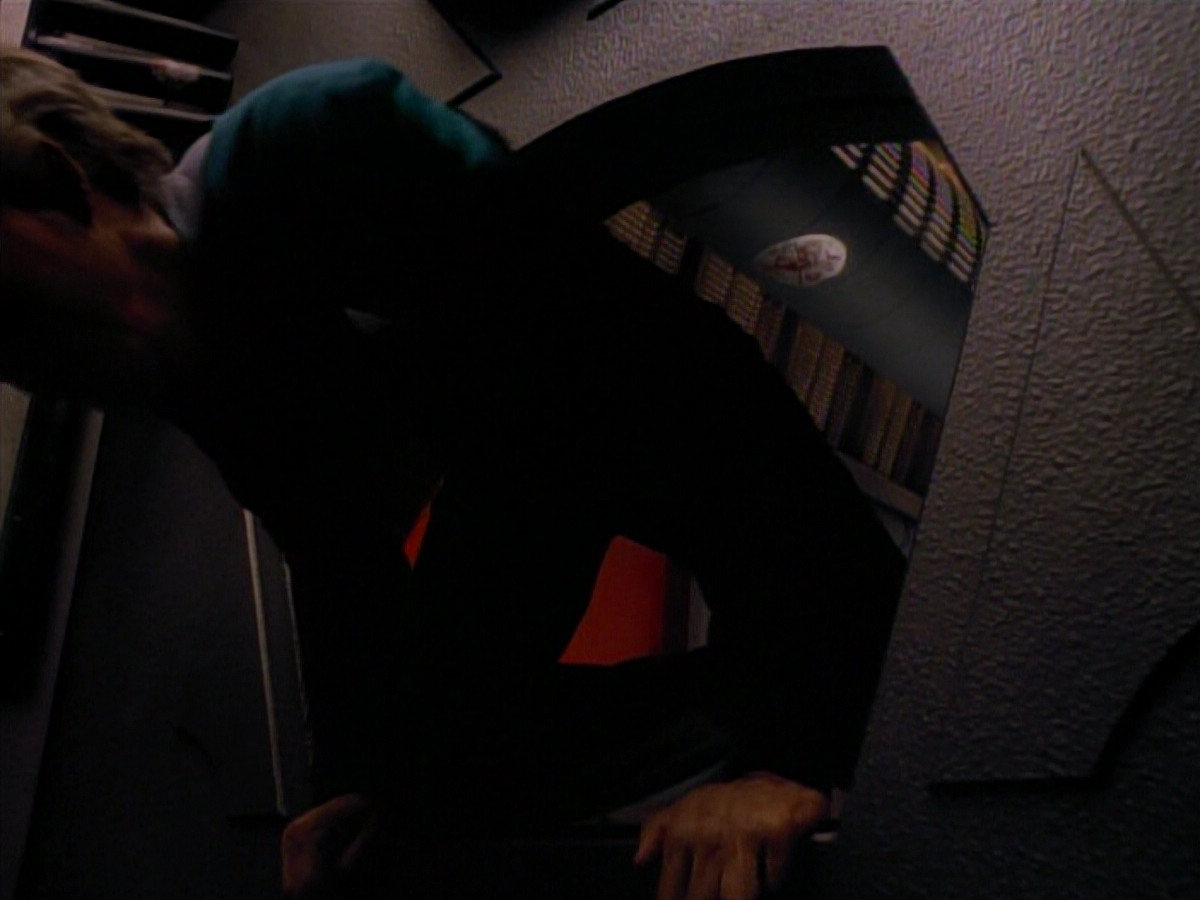 extant_StarTrek_DS9_3x18-DistantVoices_02463.jpg