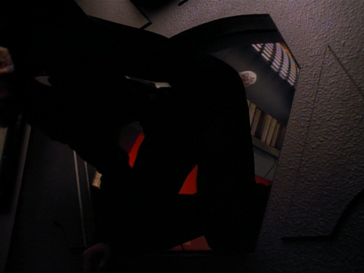 extant_StarTrek_DS9_3x18-DistantVoices_02464.jpg