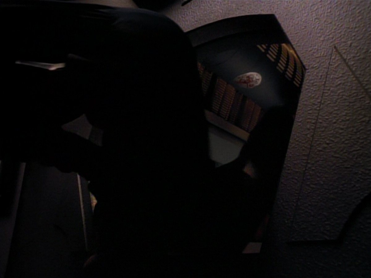 extant_StarTrek_DS9_3x18-DistantVoices_02465.jpg