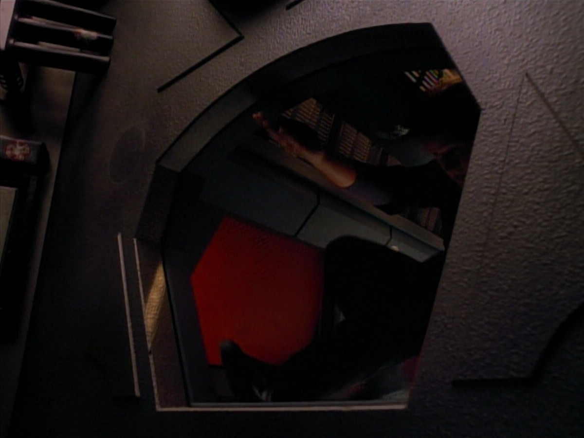 extant_StarTrek_DS9_3x18-DistantVoices_02468.jpg