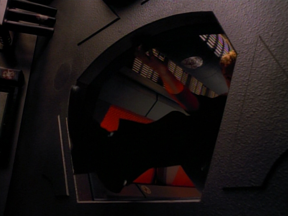 extant_StarTrek_DS9_3x18-DistantVoices_02469.jpg