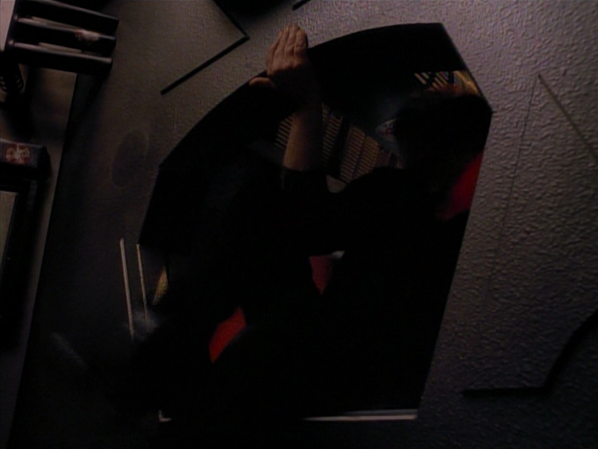 extant_StarTrek_DS9_3x18-DistantVoices_02470.jpg