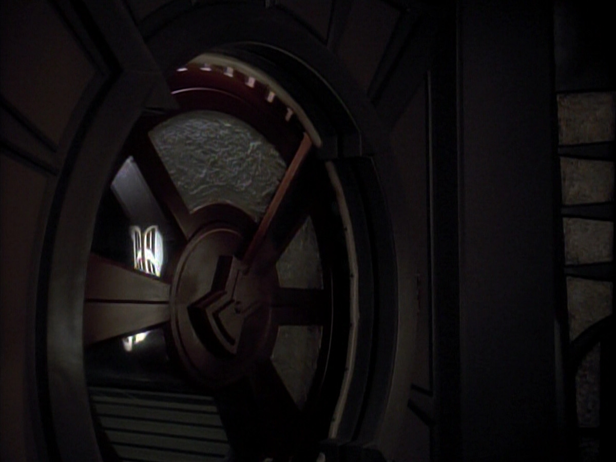 extant_StarTrek_DS9_3x18-DistantVoices_02472.jpg