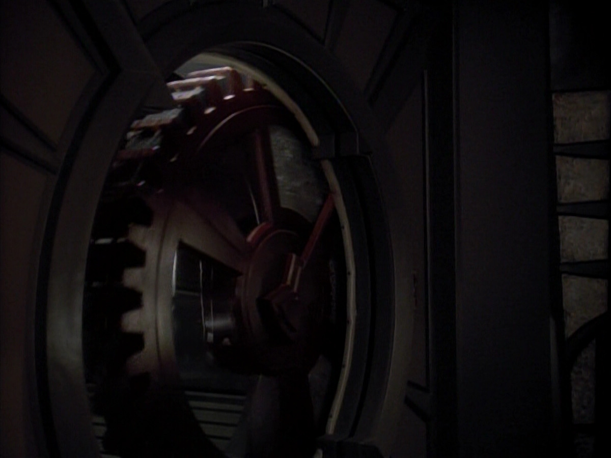 extant_StarTrek_DS9_3x18-DistantVoices_02473.jpg