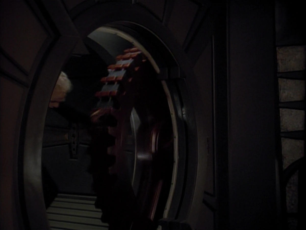 extant_StarTrek_DS9_3x18-DistantVoices_02474.jpg