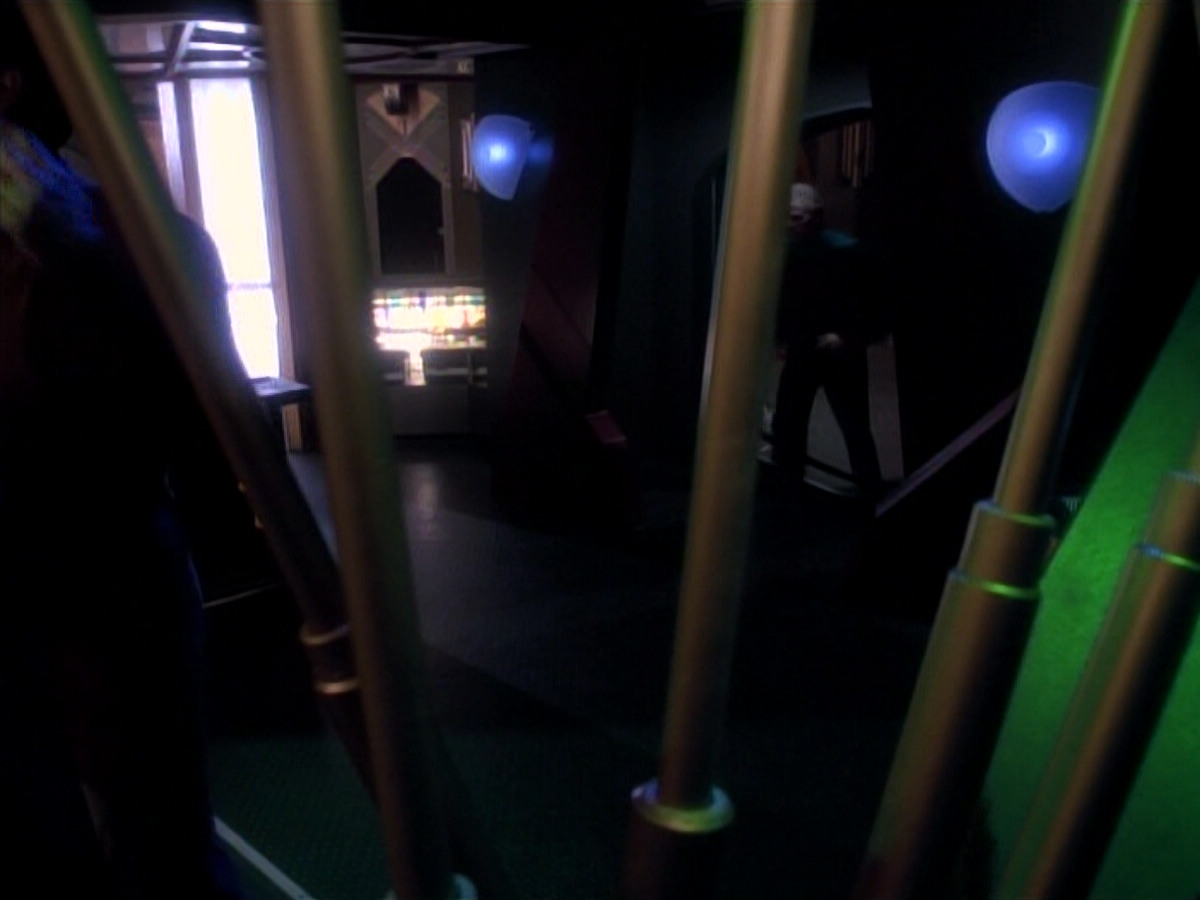 extant_StarTrek_DS9_3x18-DistantVoices_02518.jpg