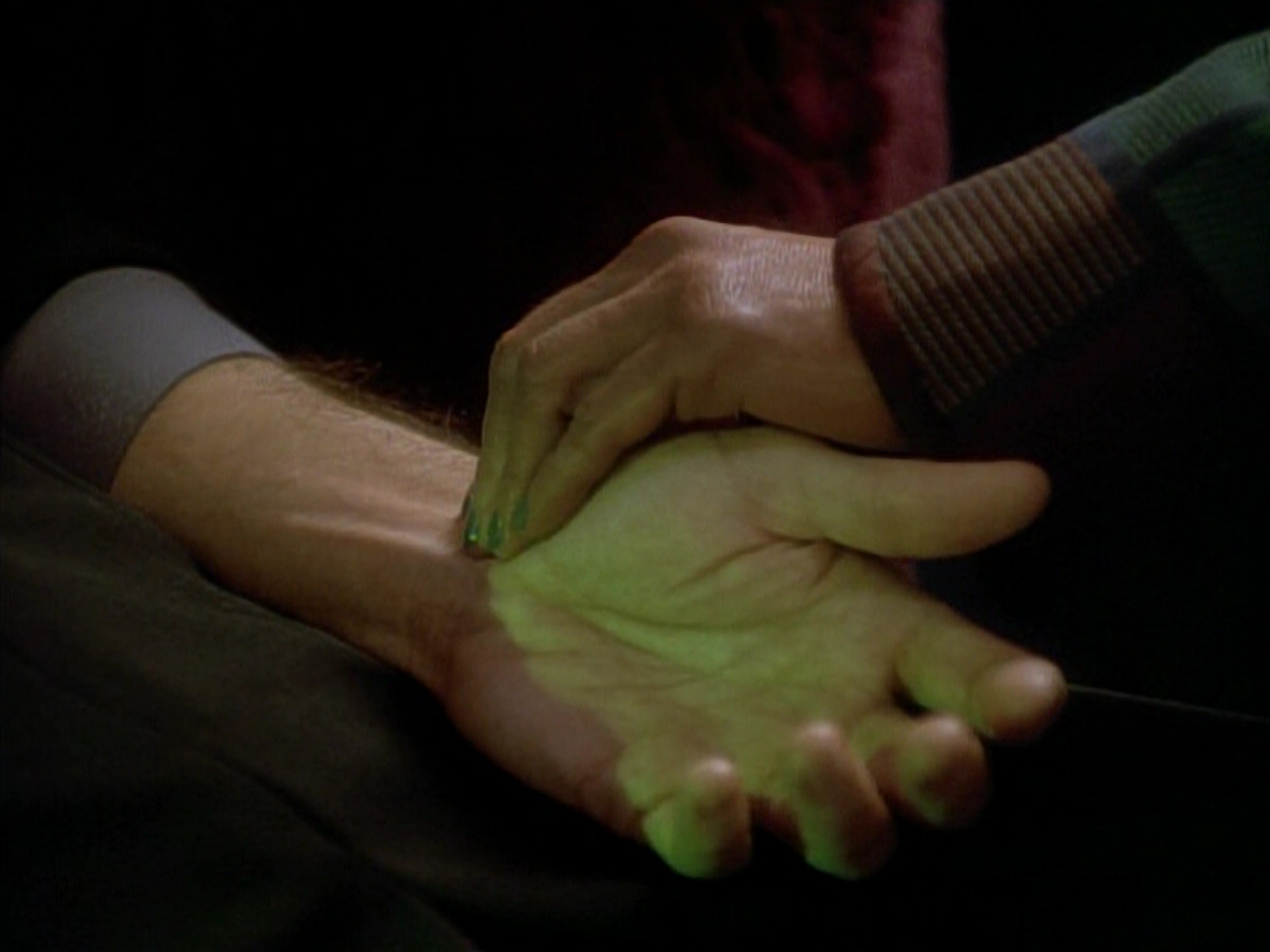 extant_StarTrek_DS9_3x18-DistantVoices_02596.jpg
