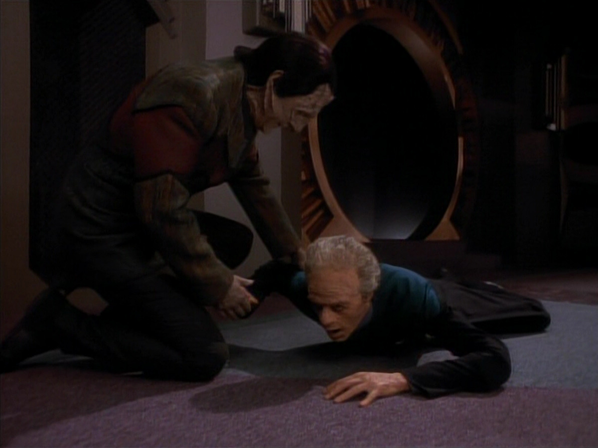 extant_StarTrek_DS9_3x18-DistantVoices_02648.jpg