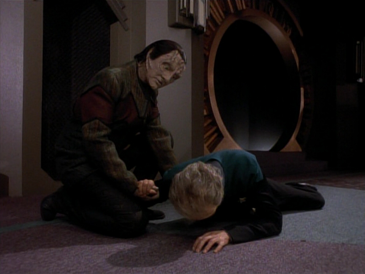 extant_StarTrek_DS9_3x18-DistantVoices_02671.jpg