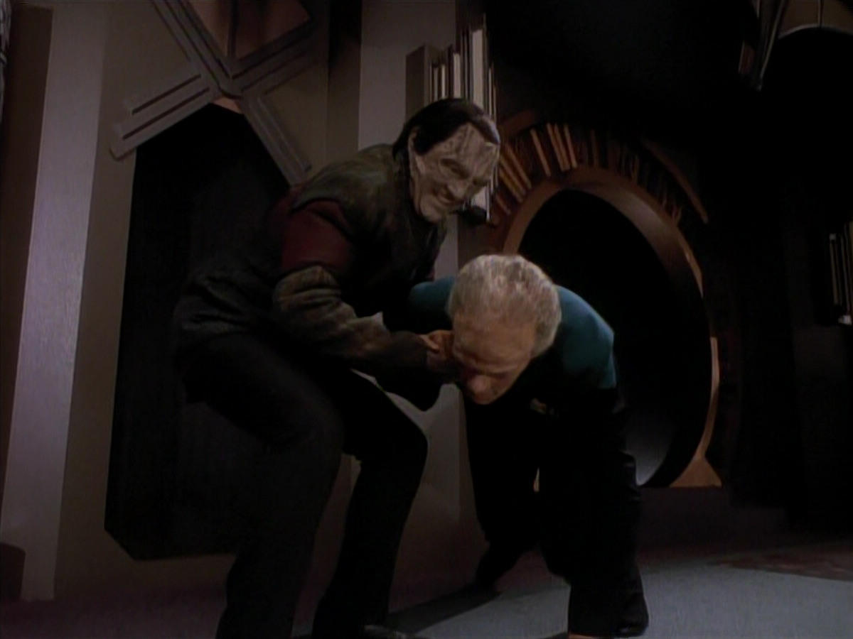 extant_StarTrek_DS9_3x18-DistantVoices_02724.jpg