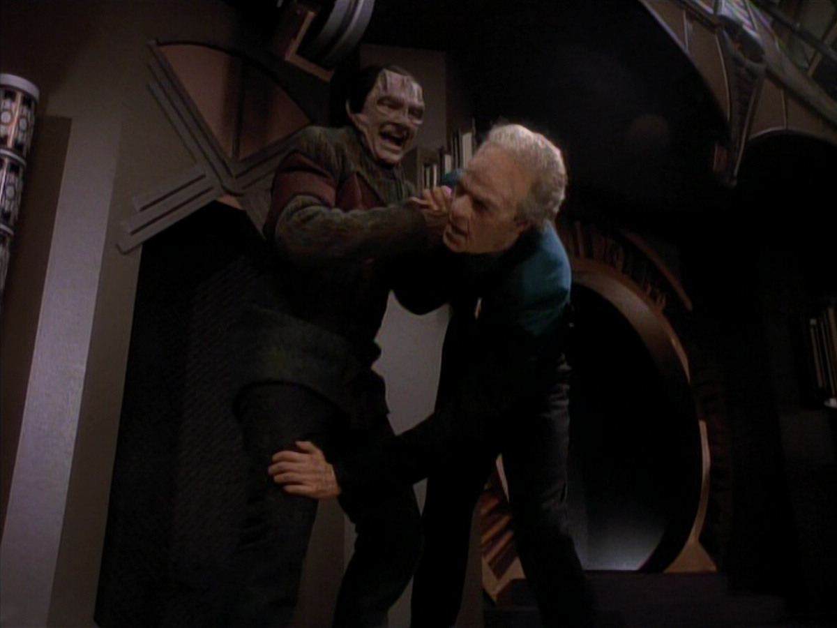 extant_StarTrek_DS9_3x18-DistantVoices_02726.jpg