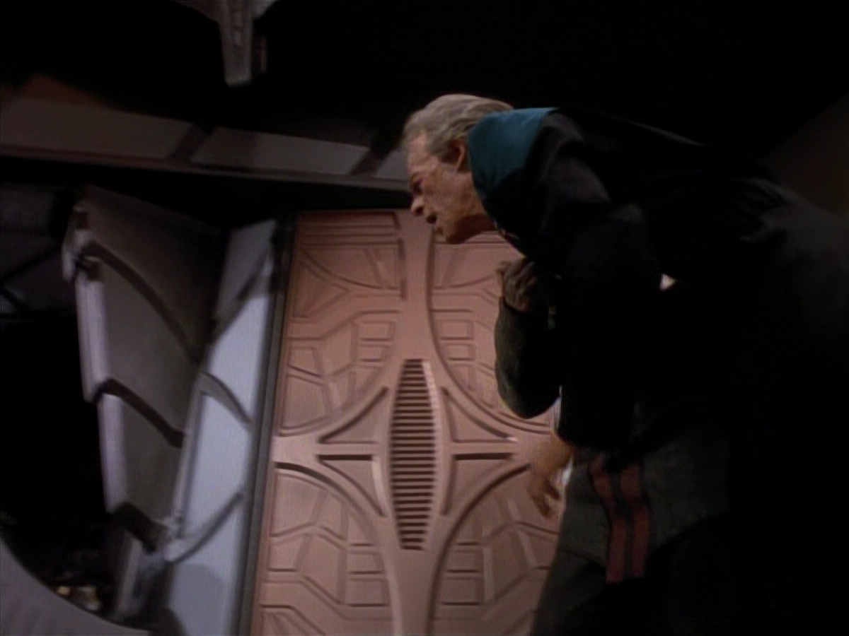 extant_StarTrek_DS9_3x18-DistantVoices_02734.jpg