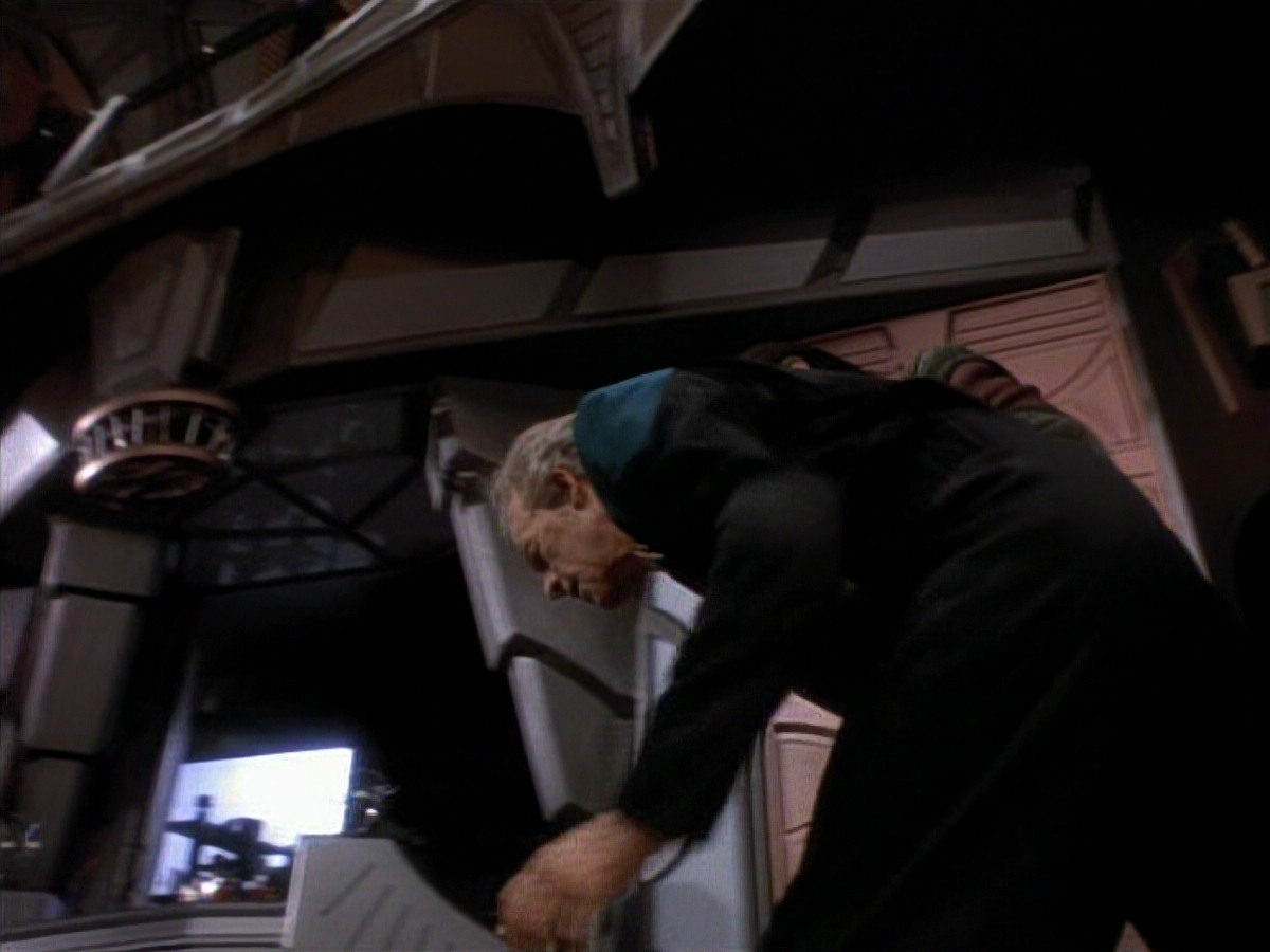 extant_StarTrek_DS9_3x18-DistantVoices_02735.jpg