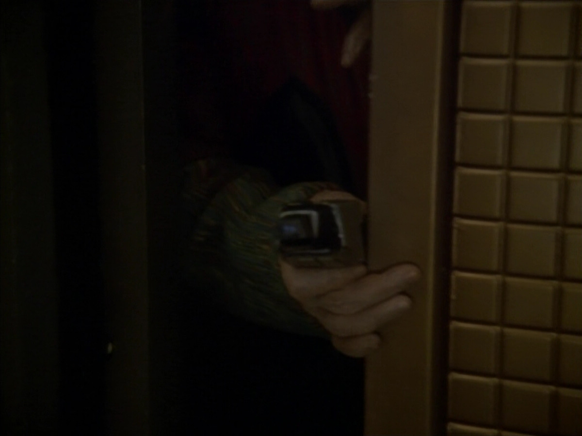 extant_StarTrek_DS9_3x18-DistantVoices_02744.jpg