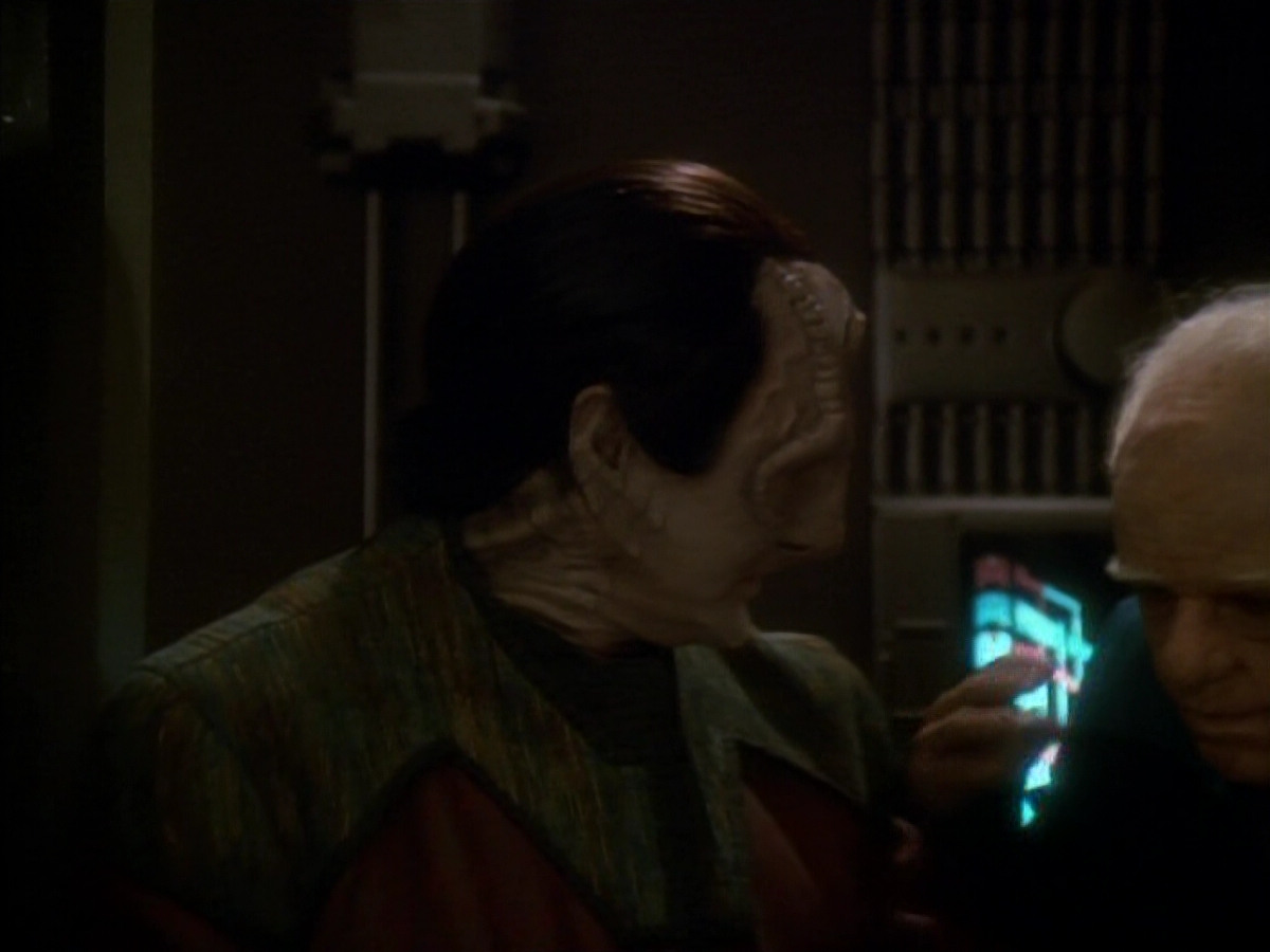 extant_StarTrek_DS9_3x18-DistantVoices_02757.jpg