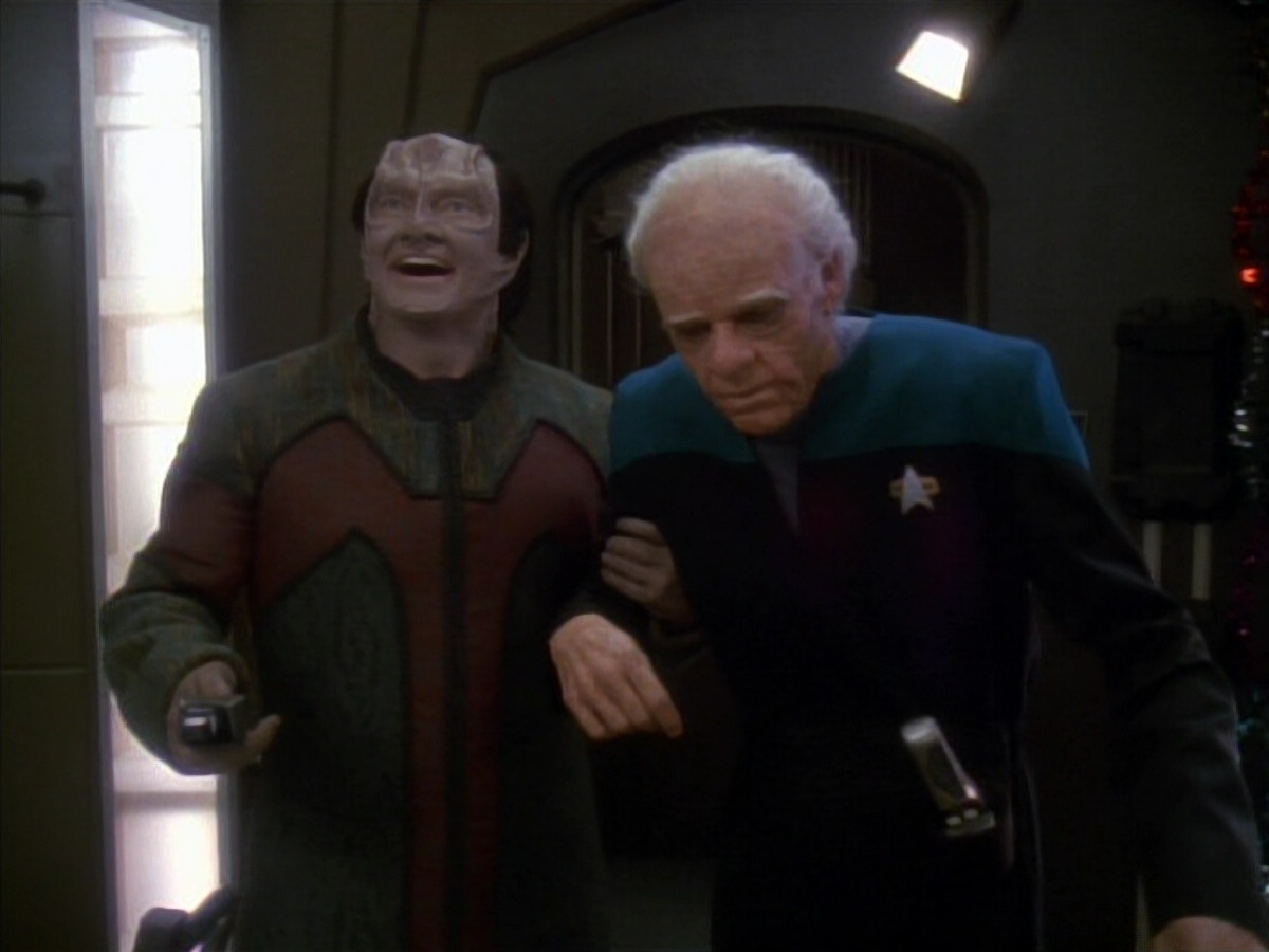 extant_StarTrek_DS9_3x18-DistantVoices_02778.jpg
