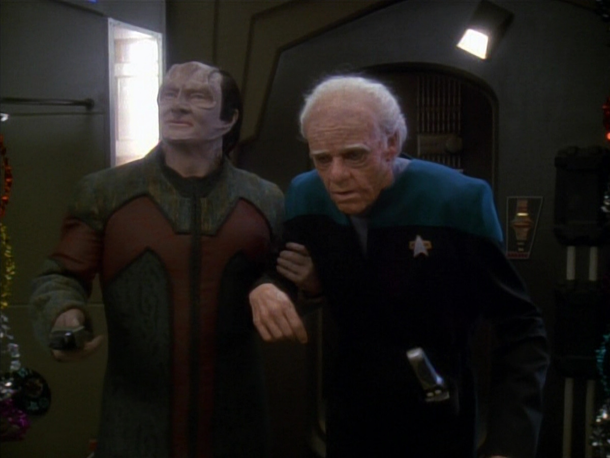 extant_StarTrek_DS9_3x18-DistantVoices_02781.jpg