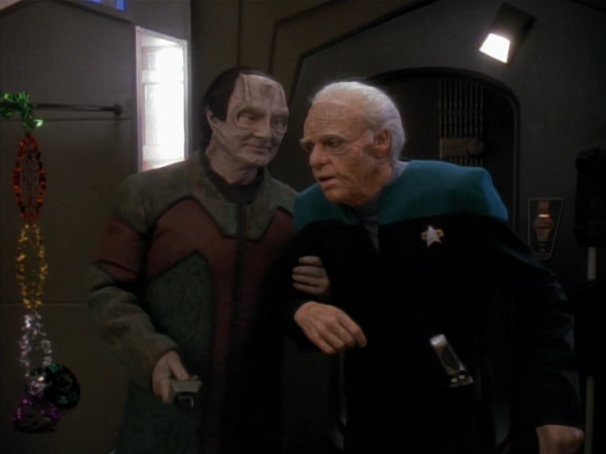 extant_StarTrek_DS9_3x18-DistantVoices_02787.jpg