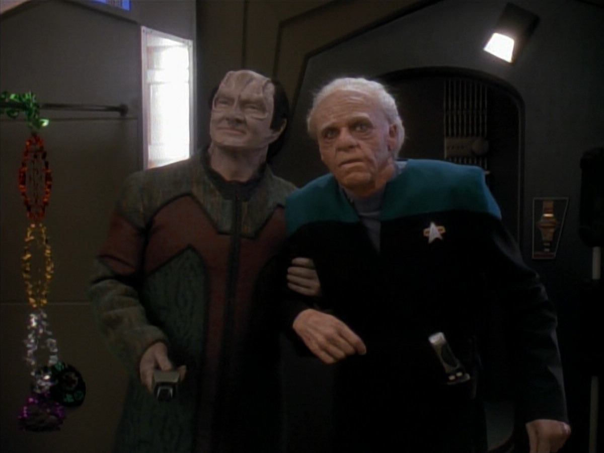 extant_StarTrek_DS9_3x18-DistantVoices_02792.jpg
