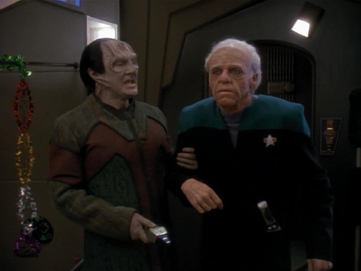 extant_StarTrek_DS9_3x18-DistantVoices_02804.jpg