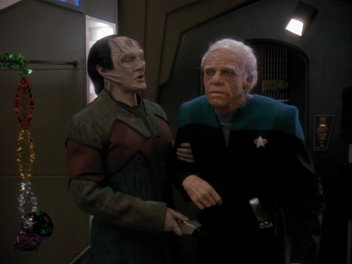 extant_StarTrek_DS9_3x18-DistantVoices_02806.jpg