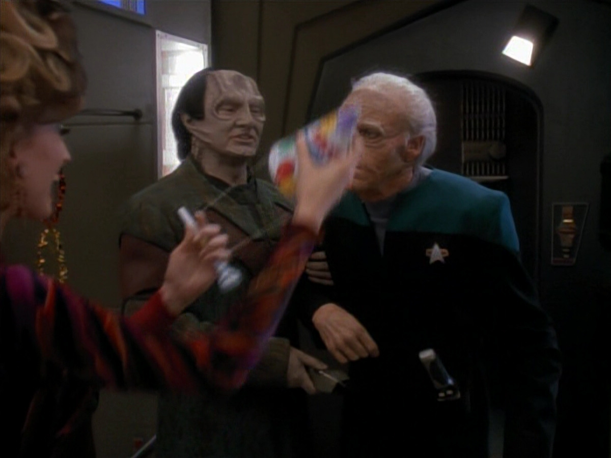 extant_StarTrek_DS9_3x18-DistantVoices_02808.jpg