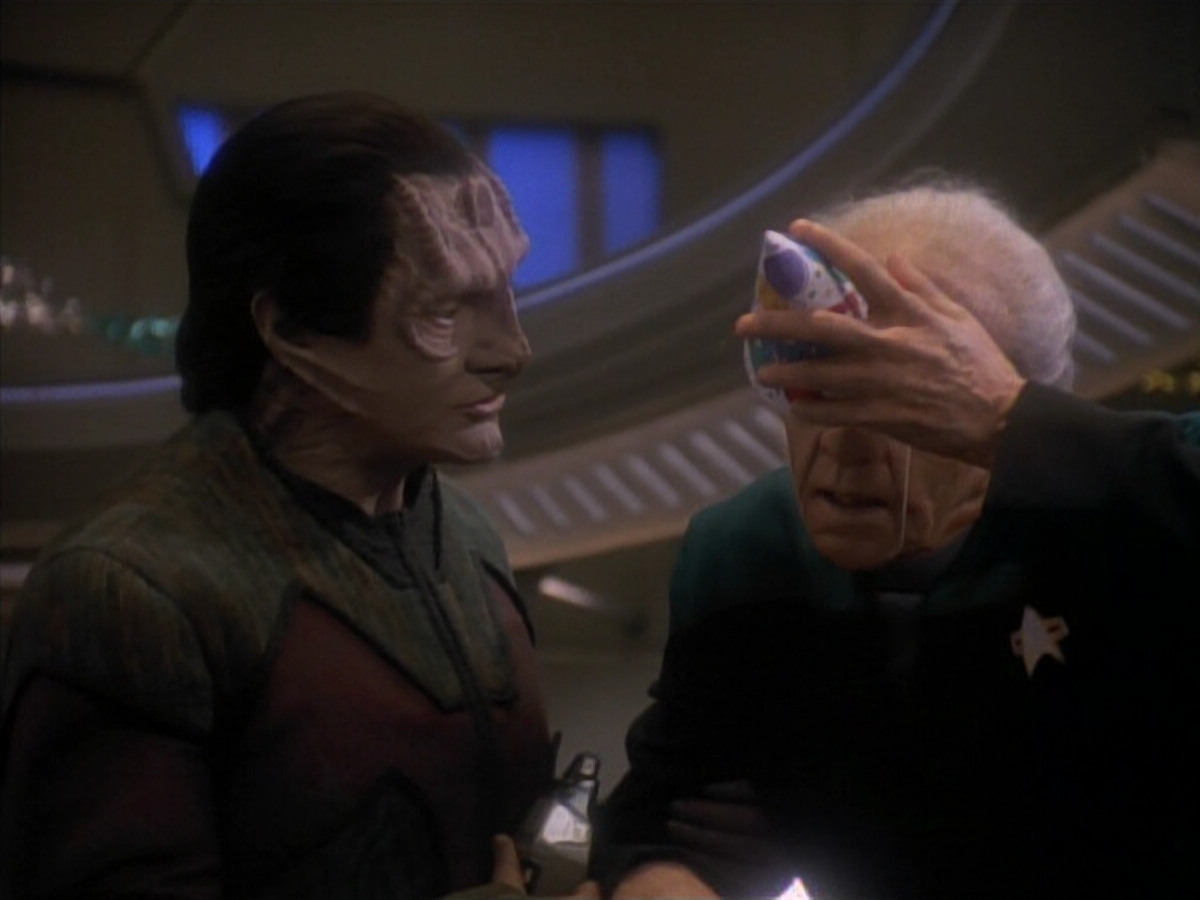 extant_StarTrek_DS9_3x18-DistantVoices_02889.jpg