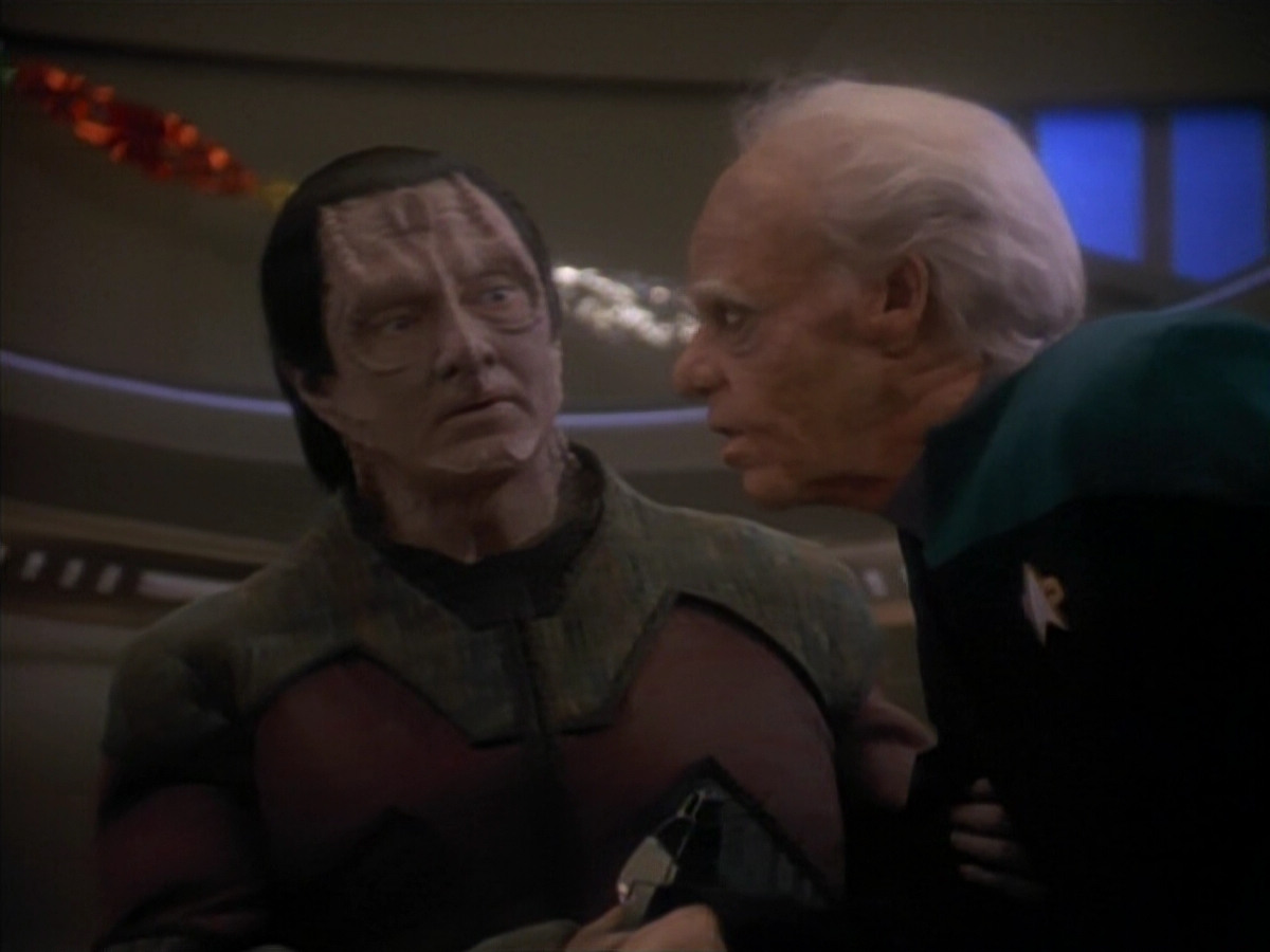 extant_StarTrek_DS9_3x18-DistantVoices_02896.jpg