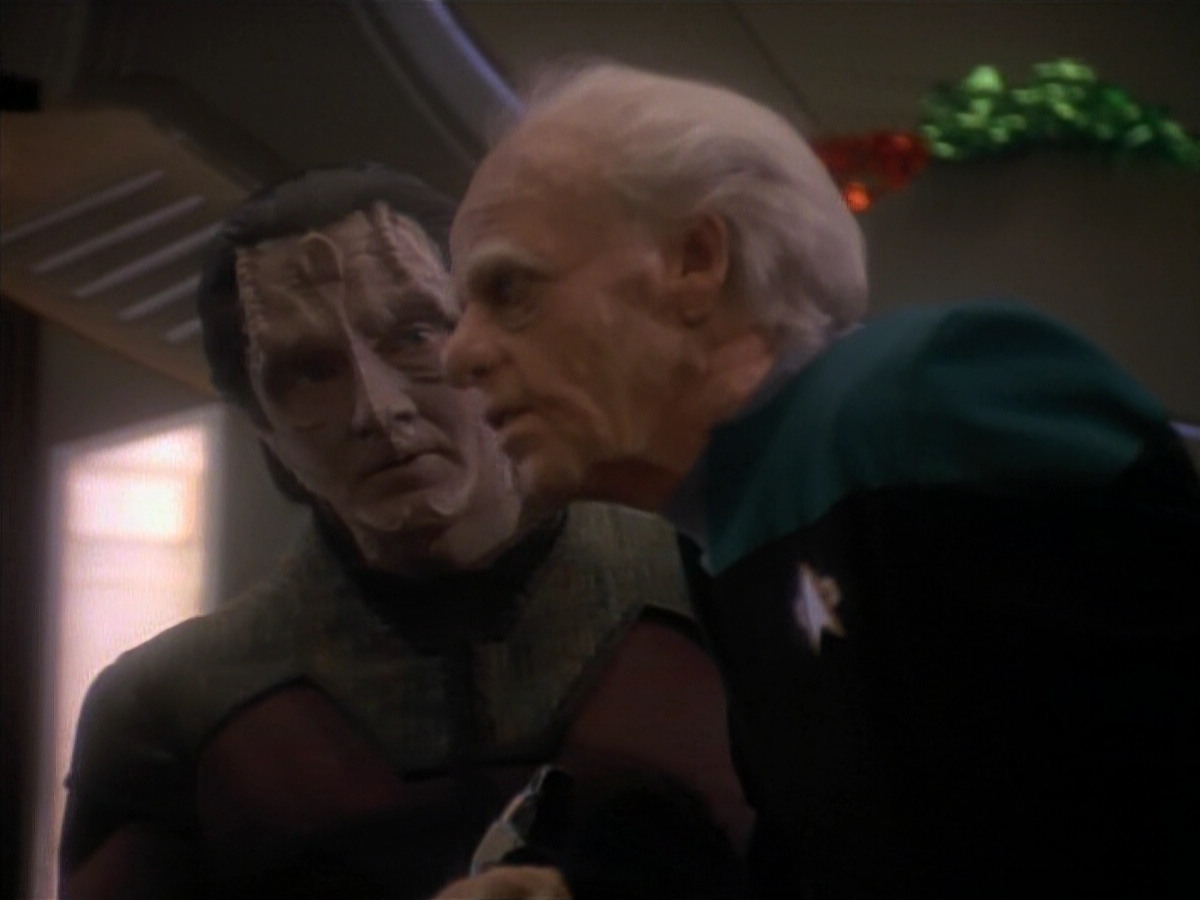 extant_StarTrek_DS9_3x18-DistantVoices_02901.jpg