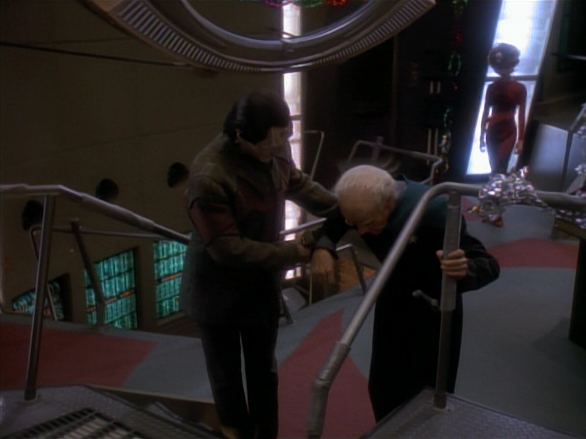 extant_StarTrek_DS9_3x18-DistantVoices_02908.jpg