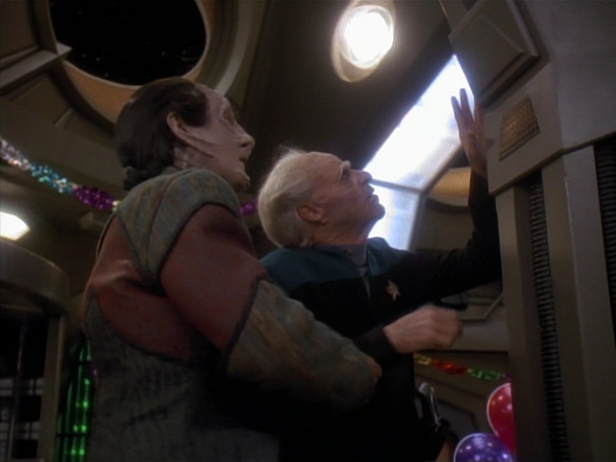 extant_StarTrek_DS9_3x18-DistantVoices_02971.jpg