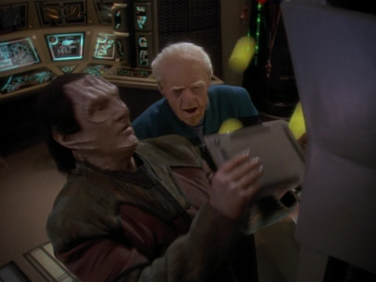 extant_StarTrek_DS9_3x18-DistantVoices_02975.jpg