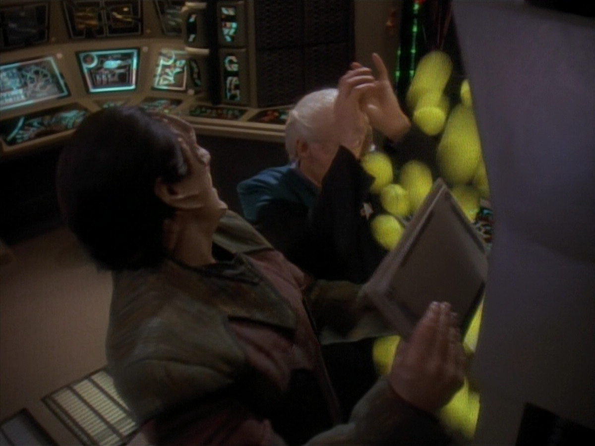extant_StarTrek_DS9_3x18-DistantVoices_02976.jpg