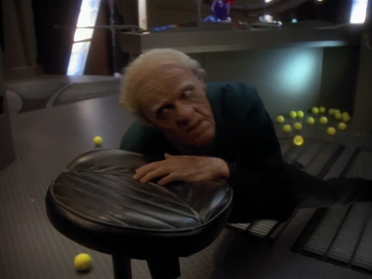 extant_StarTrek_DS9_3x18-DistantVoices_03037.jpg