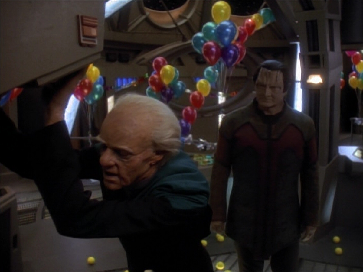 extant_StarTrek_DS9_3x18-DistantVoices_03046.jpg