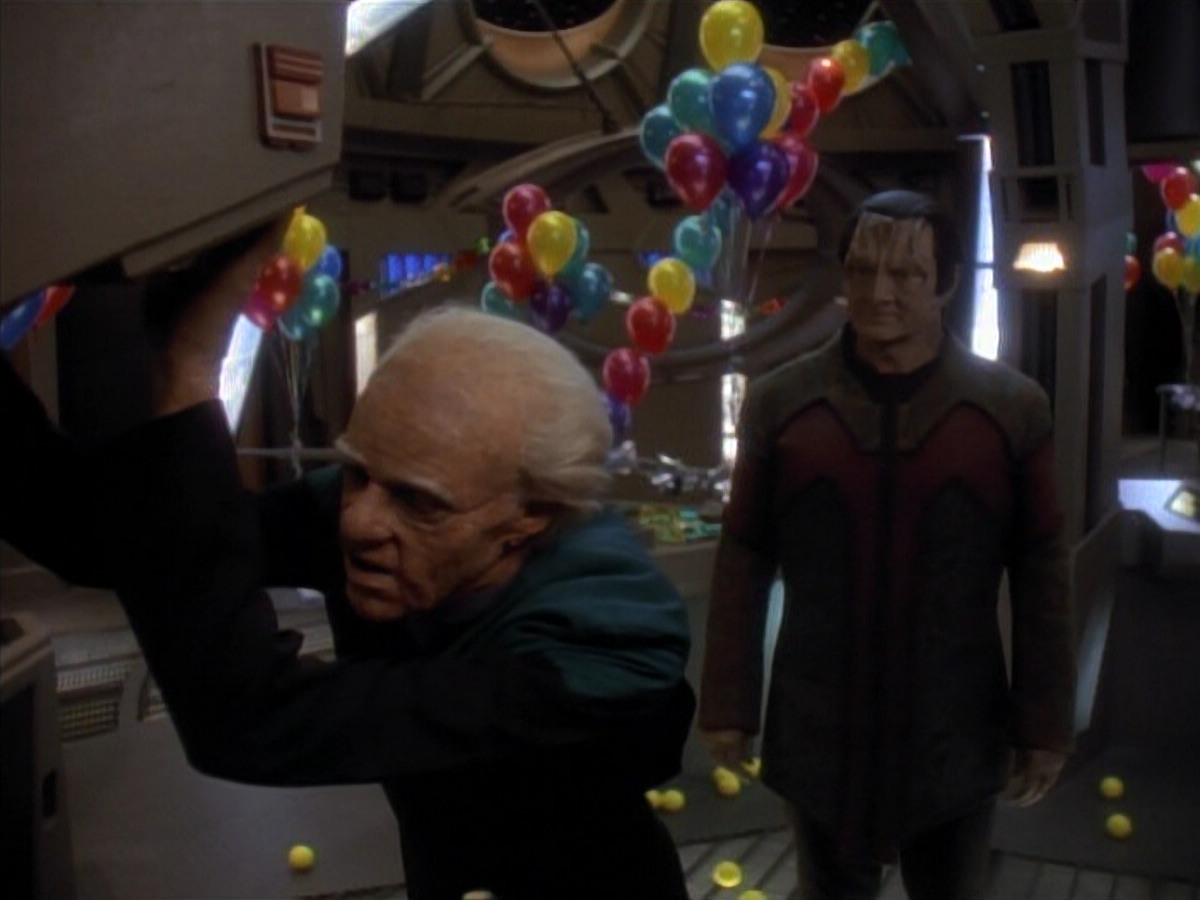 extant_StarTrek_DS9_3x18-DistantVoices_03047.jpg